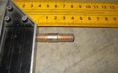 Шпилька М10х10х15