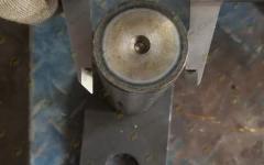 Палец крепления цилиндра ковша к раме d=50 L=170 252600357