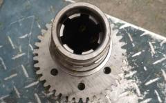 Вал с шестерней d=34 6 шлицов 39 зубов LG956 SDLG