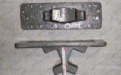 Кронштейн крепления V-образной тяги к раме правый L=145 Howo AZ9625520359