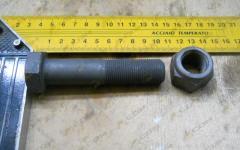 Болт крепления реактивной тяги с гайкой М20х90 HOWO Q151B2090