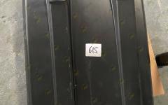 Крыло кабины заднее левое брызговик черное HOWO WG1642230103