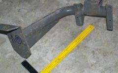 Кронштейн передней пневмоподвески кабины левый нижний WG1642430010