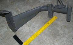 Кронштейн передней пружинной подвески кабины левый нижний AZ1642430110