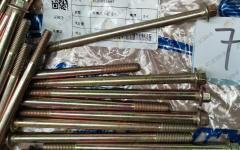 Болт WD10 612600114467