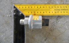 Датчик давления масла  под штекер HOWO EURO 3 VG1500090060