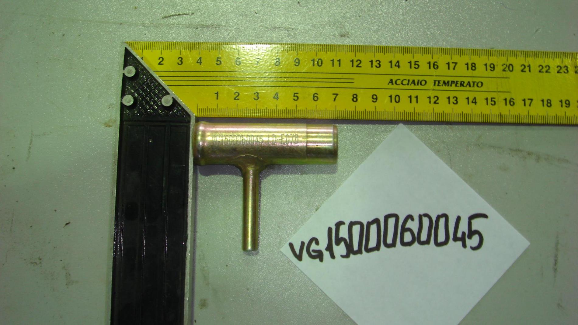 Патрубок соединительный трубки подачи охлаждающей жидкости (Euro 2/Euro 3) VG1500060045