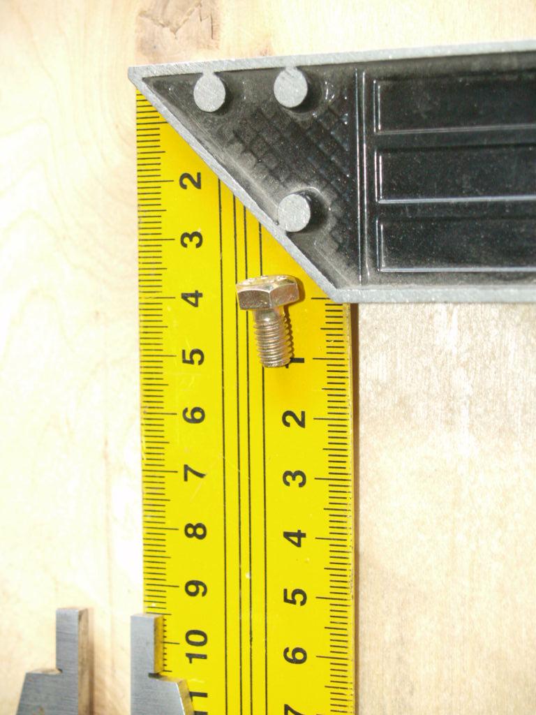 Болт крепления шайбы оси коромысла М6х10 HOWO Q218B0610