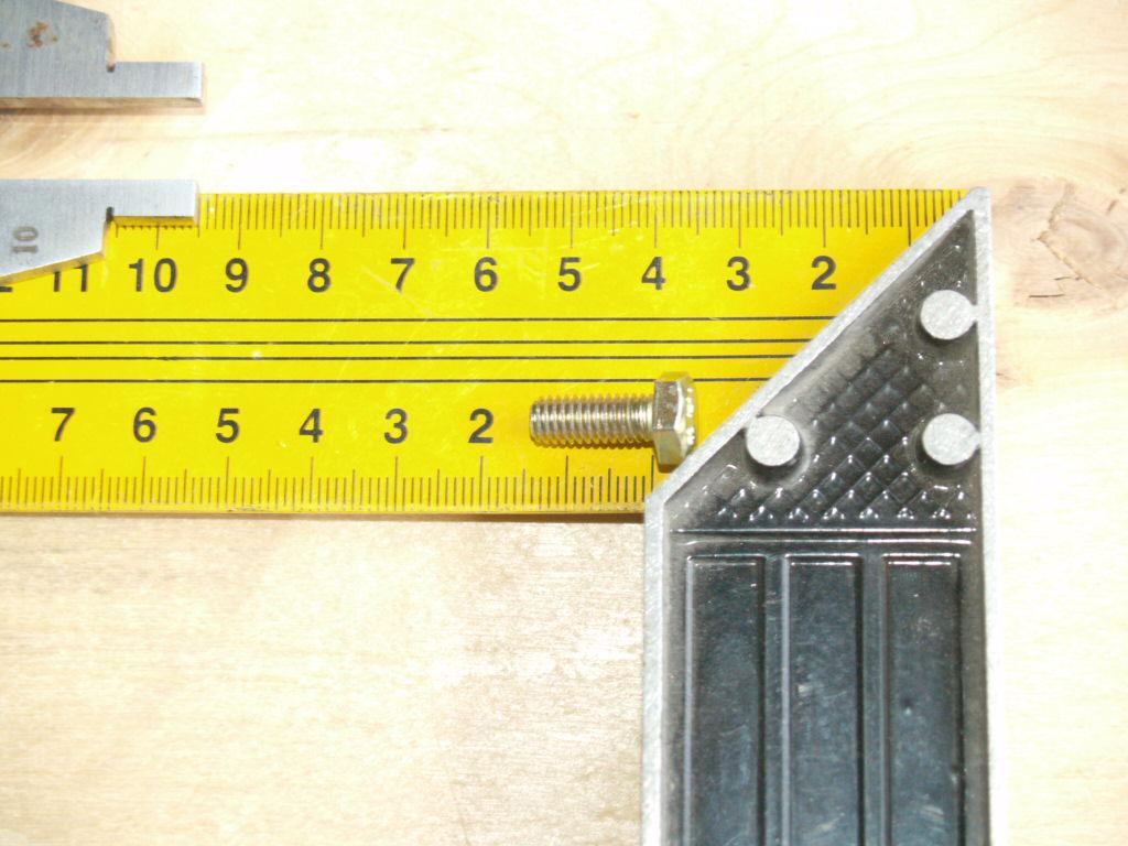 Болт шестерни раздаточной коробки М6х16 HOWO Q21880616