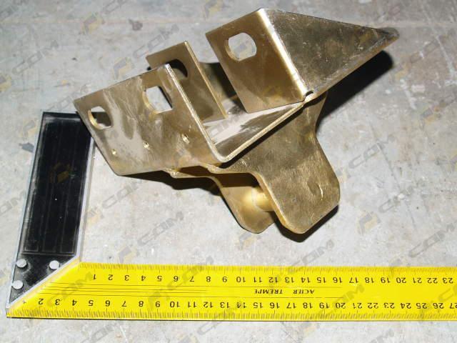 Кронштейн гидрозамка кабины правый верхний WG1642440041