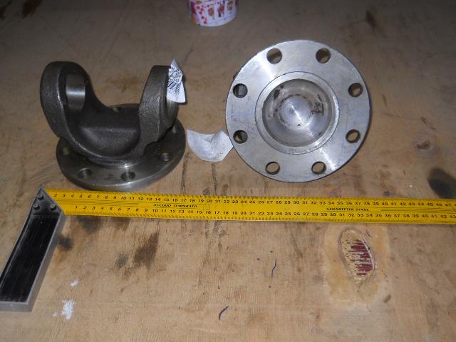 Фланец d-165 крестовины карданного вала d-52 8 отверстий HOWO 26013314062