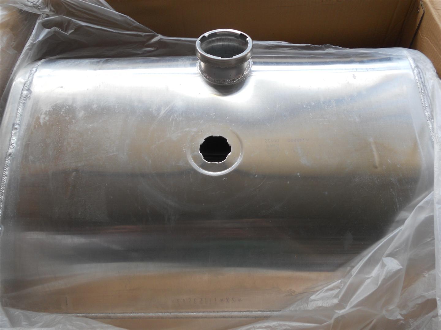 Бак топливный (350 литров) тягач Howo WG9725550019