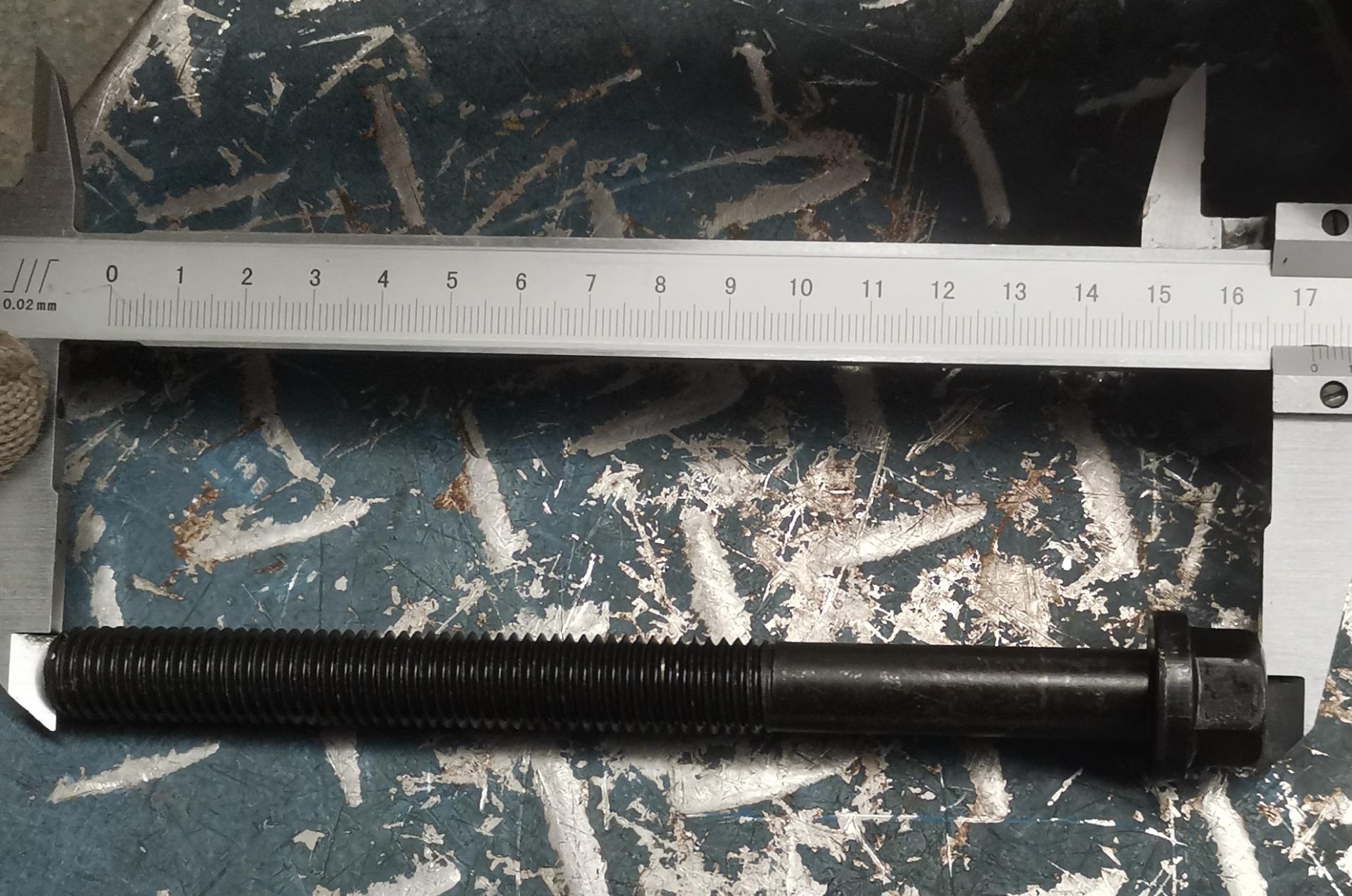 Болт крепления головки блока TD226B6G 12200620