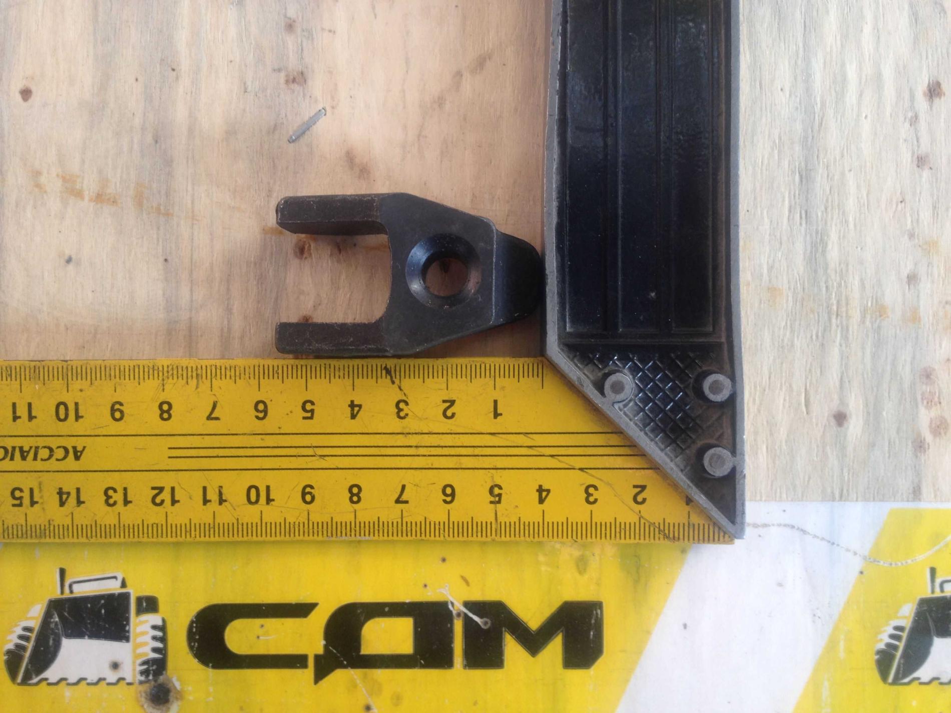 Кронштейн крепления форсунки (Euro 4) HOWO VG1096080021