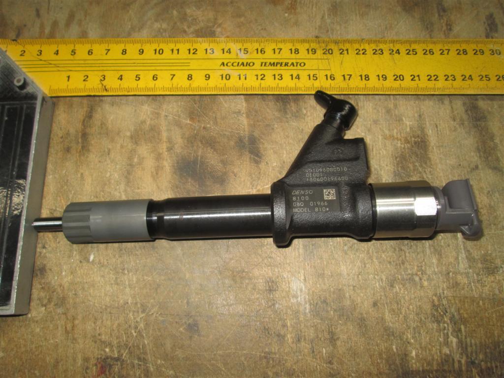 Форсунка HOWO EURO 4 VG1096080010