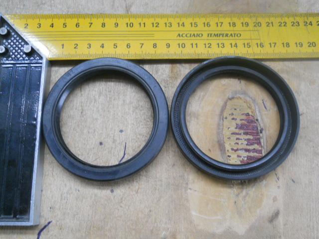 Сальник крышки подшипника 70х90х12 CDM833 56161012201