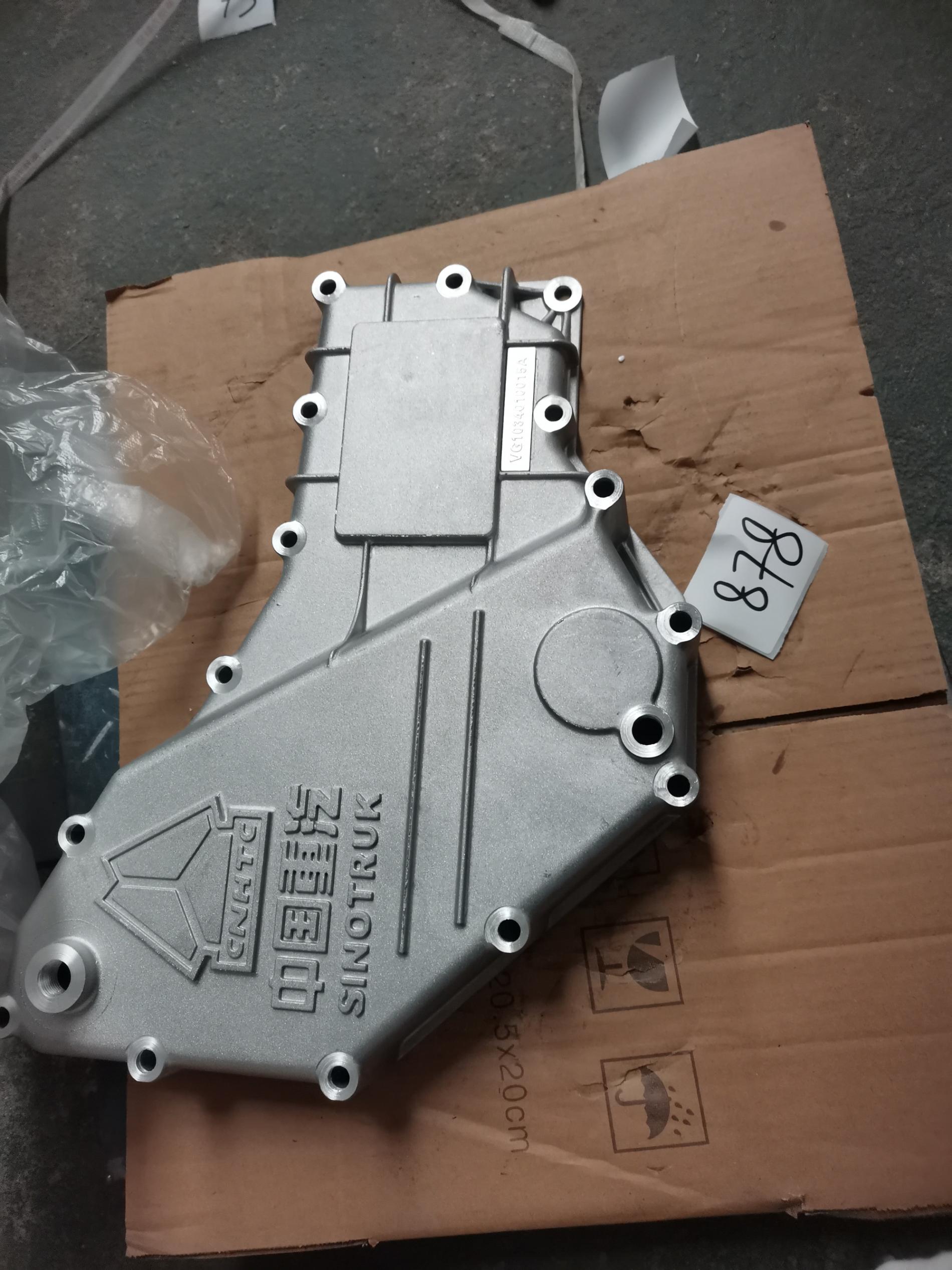 Крышка теплообменника короткая HOWO D10 VG1034010015A