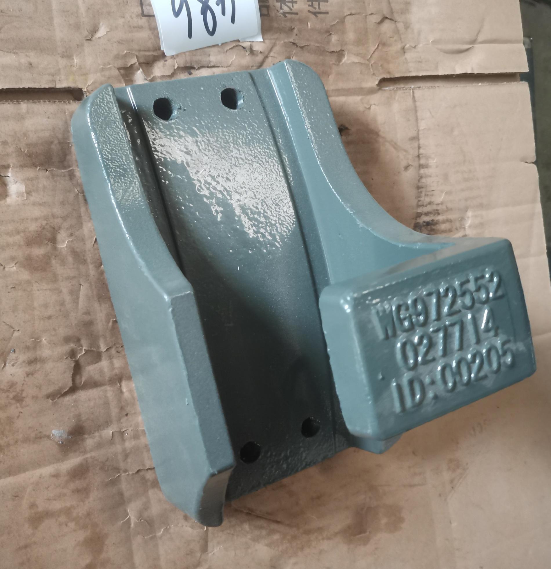 Кронштейн скольжения рессоры задней правый (г-образный) HOWO WG9725520277