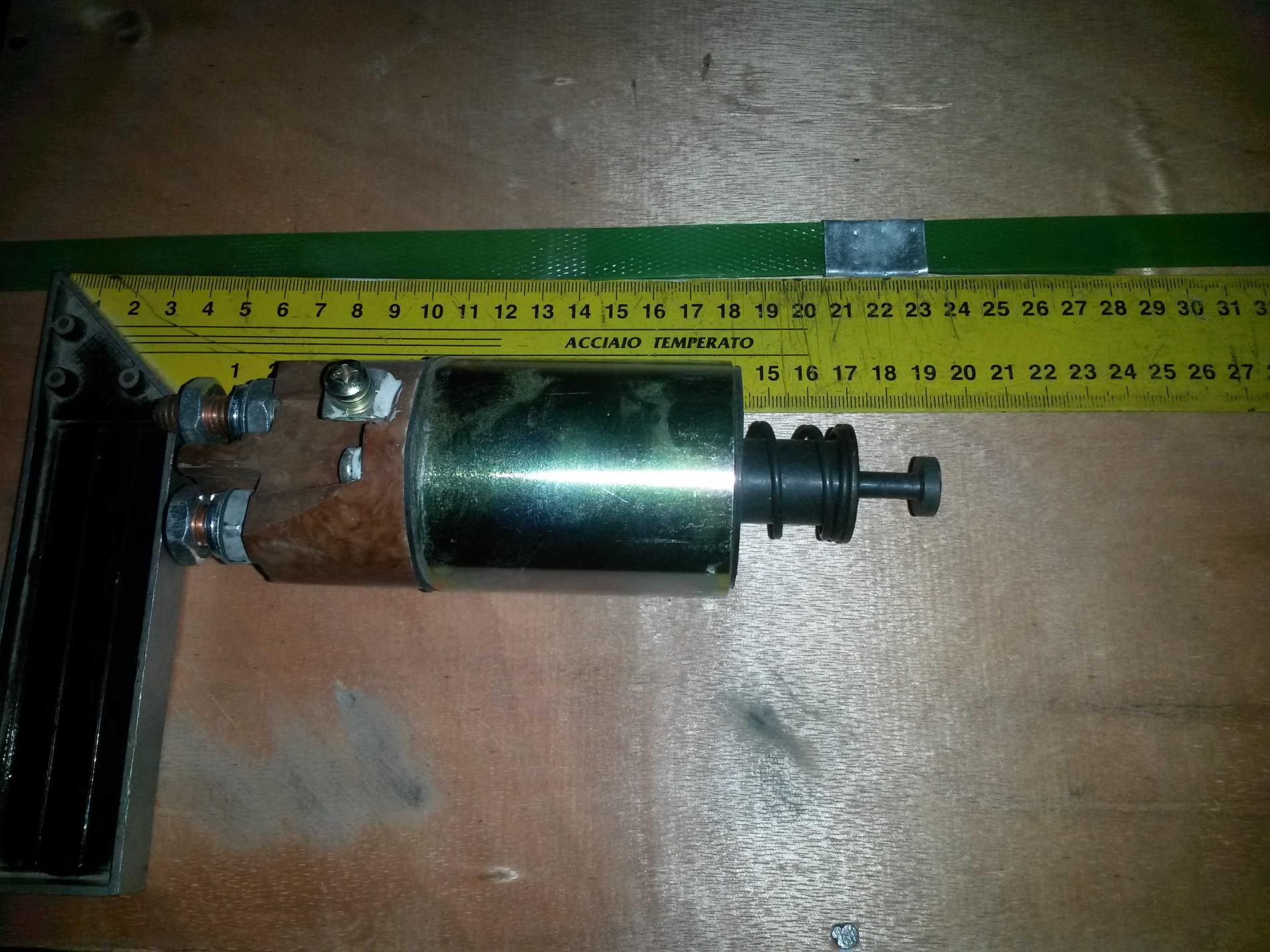 Реле втягивающее стартера HOWO 1723638901