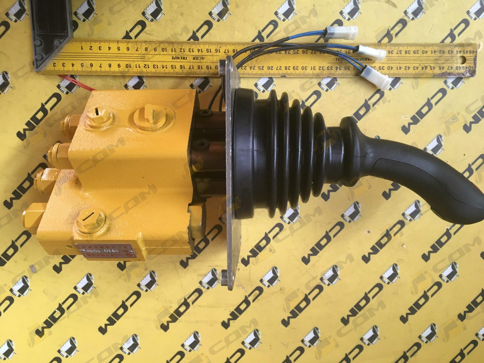 Клапан управления гидравлической системой (джойстик 1 рукоятки) CDM855 КОПИЯ DXS160388