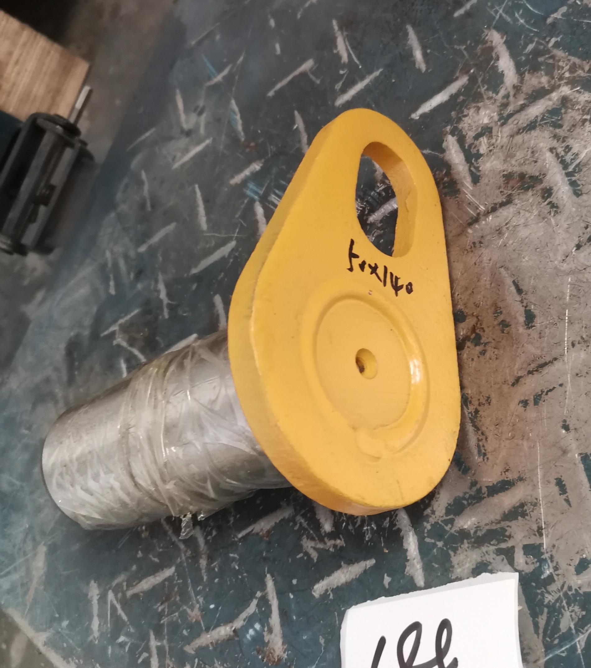 Палец сочленения гидроцилиндра поворота с рамой передний d=50 L=140 LG968/956 29250008121