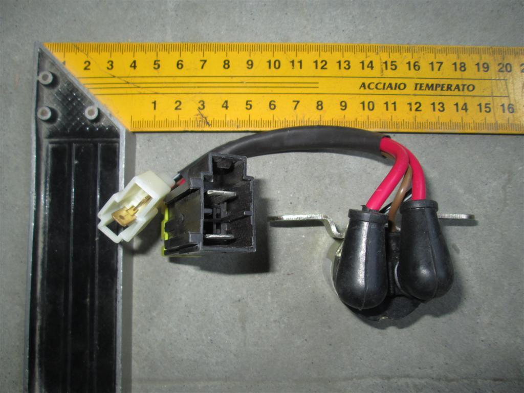 Реле стартера (2 фишки) HOWO WG9725580010